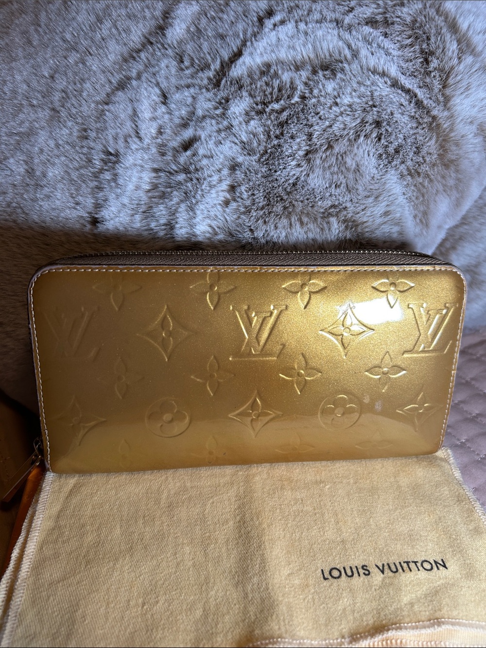 432.  Louis Vuitton Monogram Vernis Zippy Wallet in GOLD